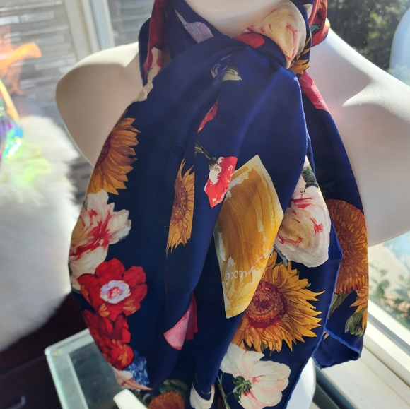 Valentino in Indigo Blue - Picture 8 of 10